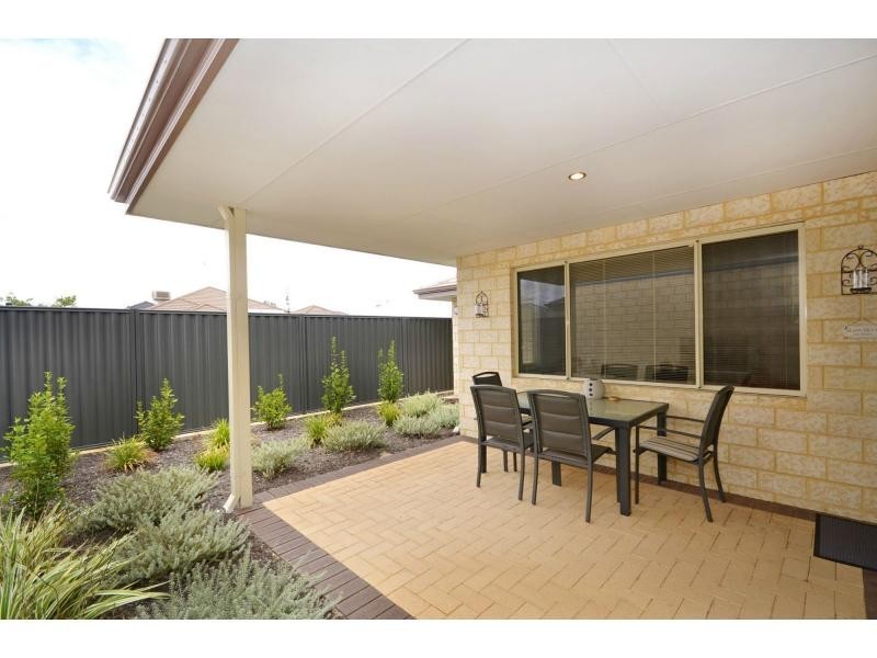 2/1 Tolj Loop, Aveley WA 6069