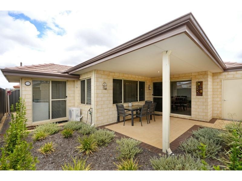 2/1 Tolj Loop, Aveley WA 6069