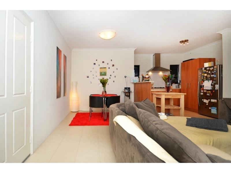 1/10 Dulegal Way, Aveley WA 6069