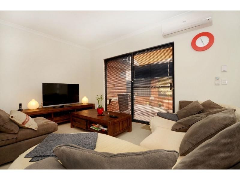 1/10 Dulegal Way, Aveley WA 6069