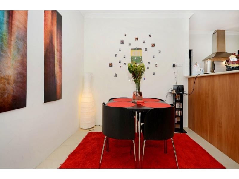 1/10 Dulegal Way, Aveley WA 6069