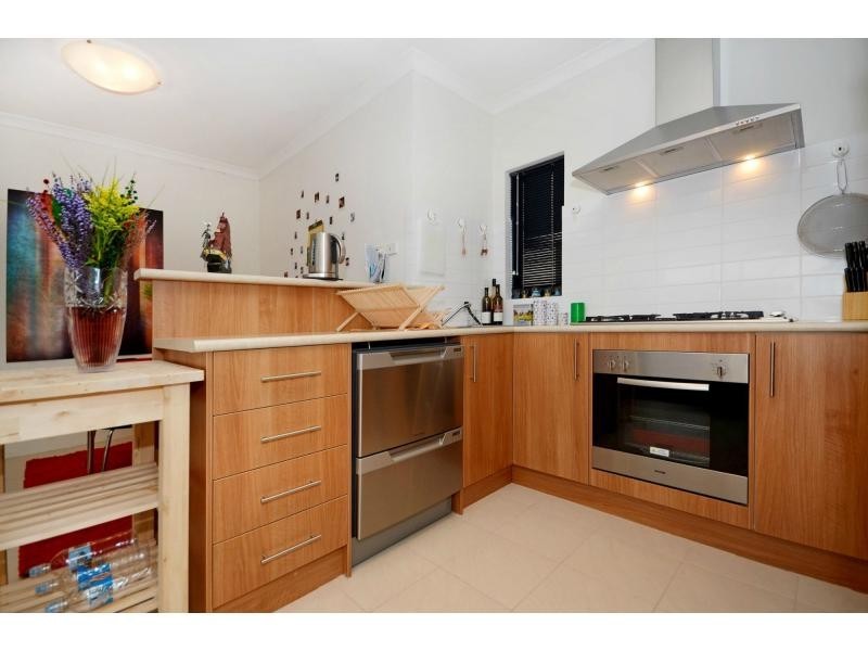 1/10 Dulegal Way, Aveley WA 6069