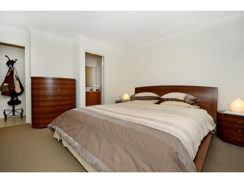 1/10 Dulegal Way, Aveley WA 6069