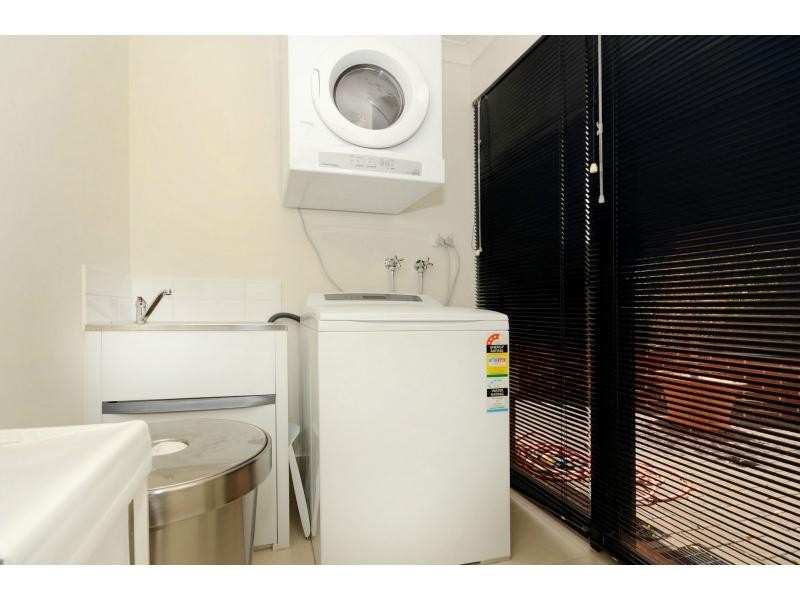 1/10 Dulegal Way, Aveley WA 6069