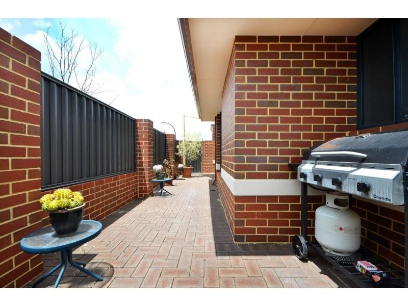 1/10 Dulegal Way, Aveley WA 6069