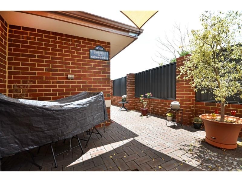 1/10 Dulegal Way, Aveley WA 6069