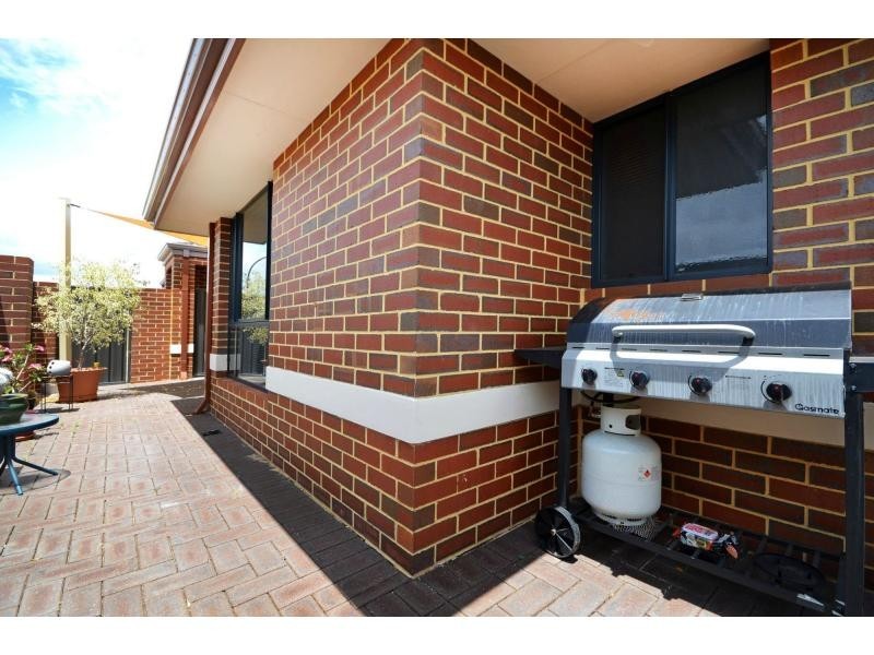 1/10 Dulegal Way, Aveley WA 6069