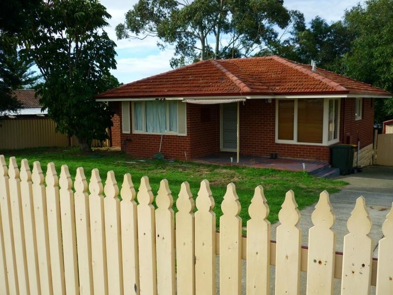 18 Brecknock Way, Girrawheen WA 6064
