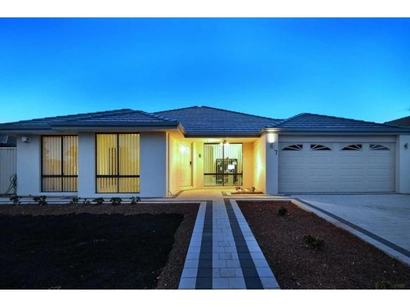 7 McNamara Place, Marangaroo WA 6064