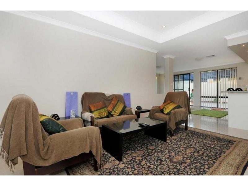 7 McNamara Place, Marangaroo WA 6064