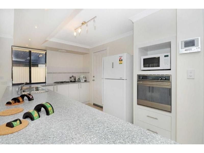 7 McNamara Place, Marangaroo WA 6064