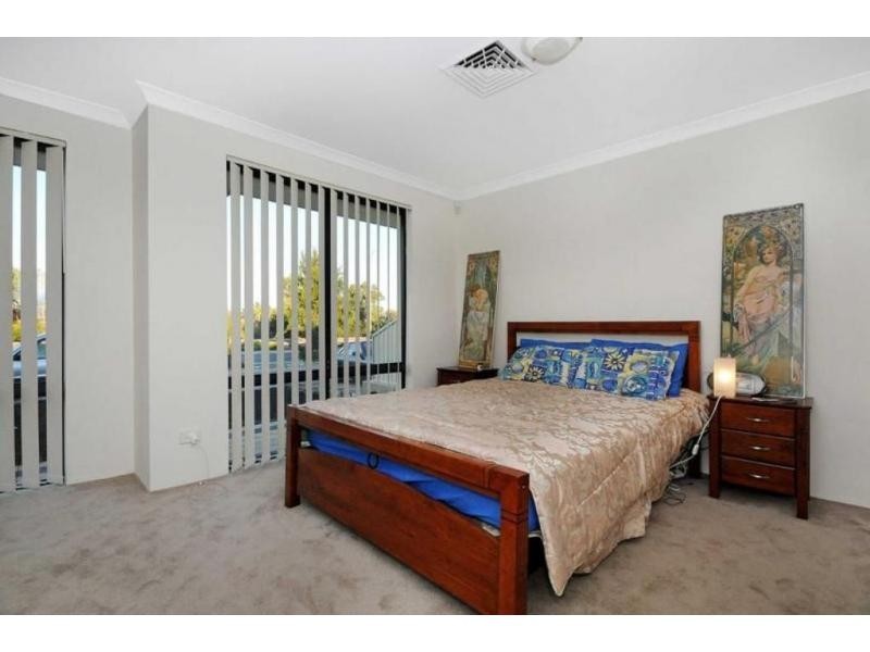 7 McNamara Place, Marangaroo WA 6064