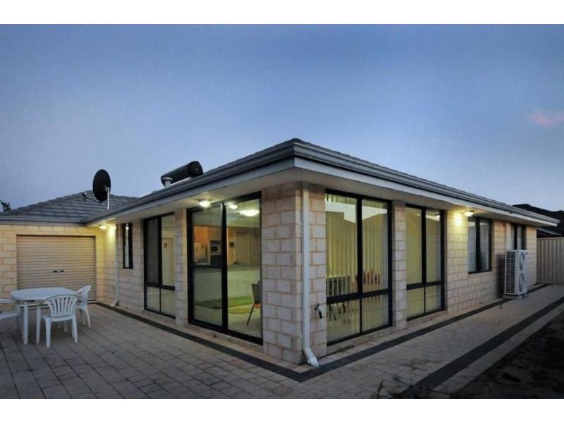 7 McNamara Place, Marangaroo WA 6064