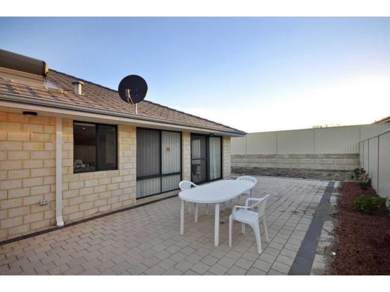 7 McNamara Place, Marangaroo WA 6064