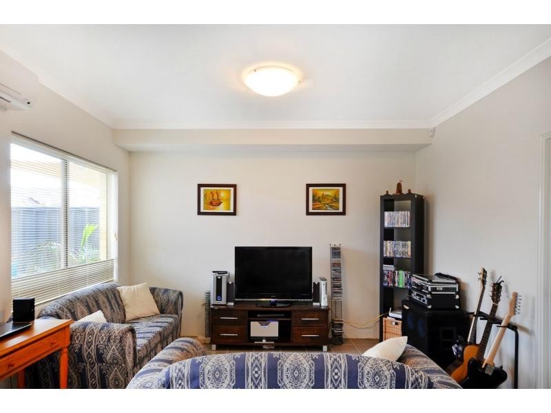 4/10 Dulegal Way, Aveley WA 6069