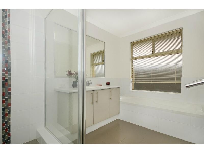 4/10 Dulegal Way, Aveley WA 6069