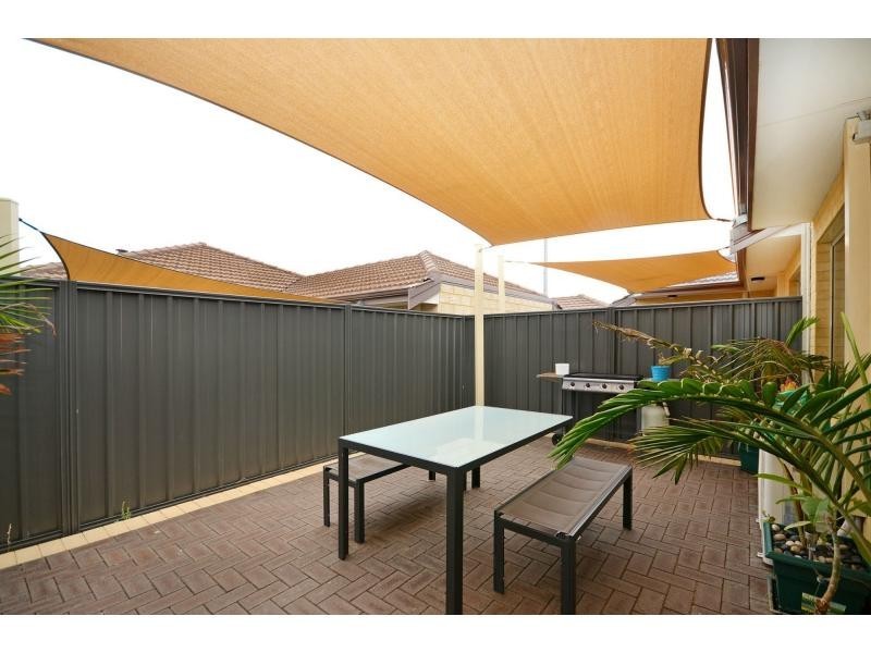 4/10 Dulegal Way, Aveley WA 6069