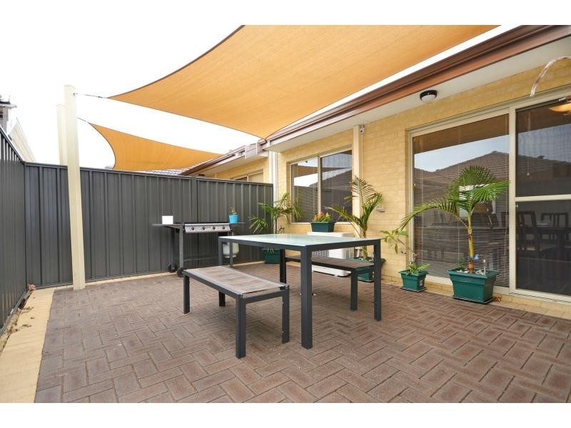 4/10 Dulegal Way, Aveley WA 6069