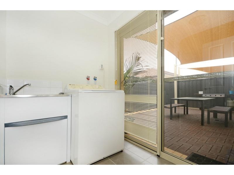 4/10 Dulegal Way, Aveley WA 6069