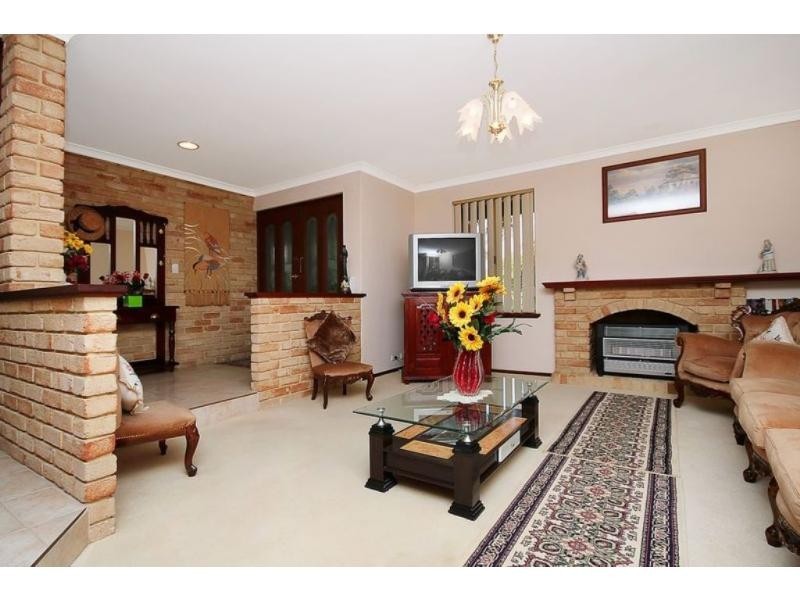 307 Summerlakes Parade, Ballajura WA 6066