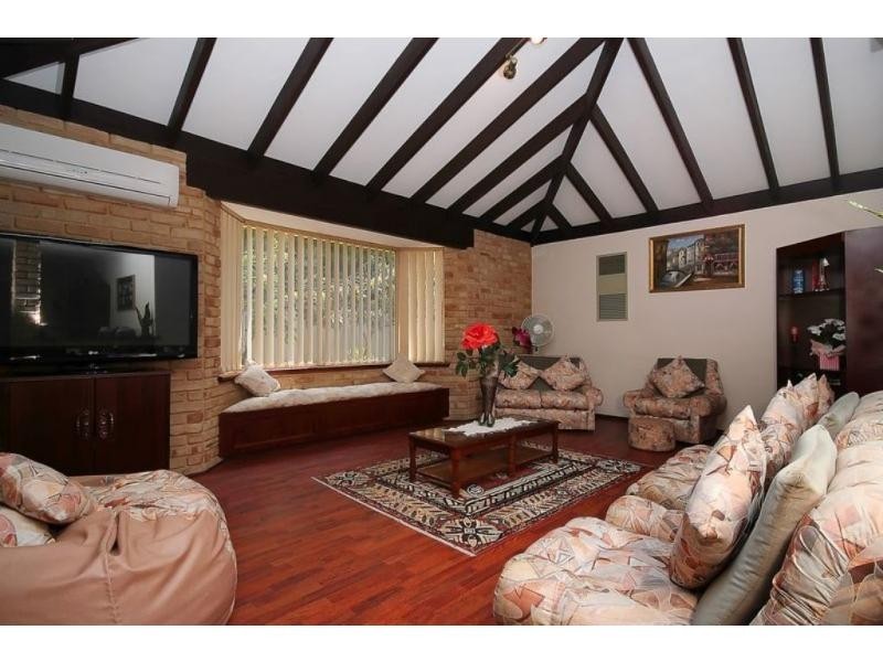 307 Summerlakes Parade, Ballajura WA 6066