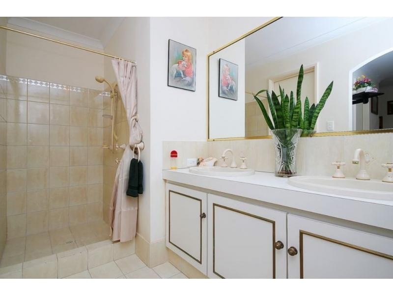 307 Summerlakes Parade, Ballajura WA 6066