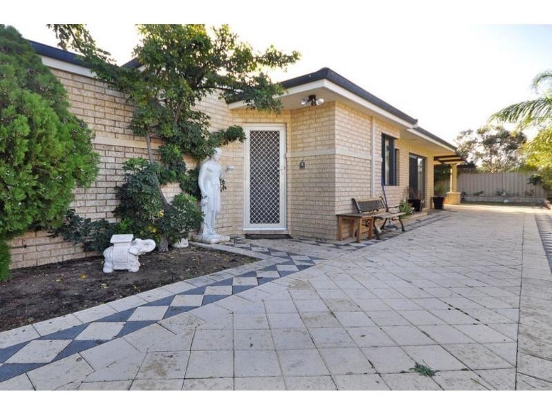 11 Masters Place, Marangaroo WA 6064