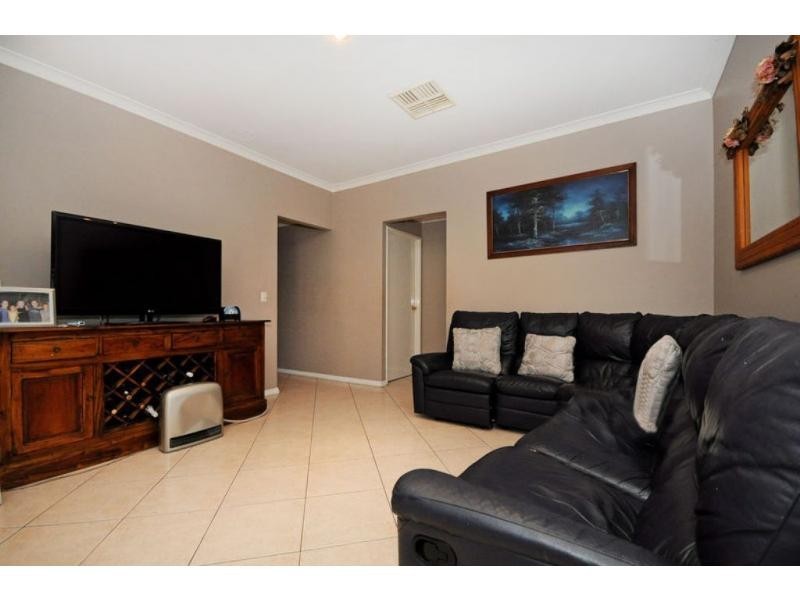 11 Masters Place, Marangaroo WA 6064