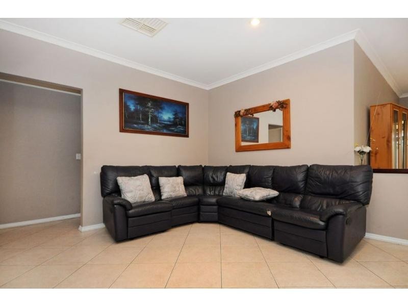 11 Masters Place, Marangaroo WA 6064