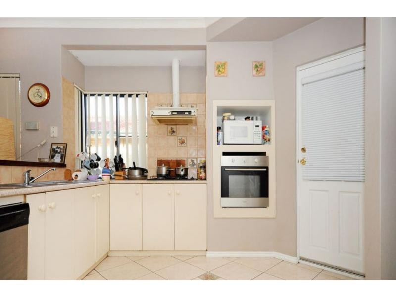 11 Masters Place, Marangaroo WA 6064