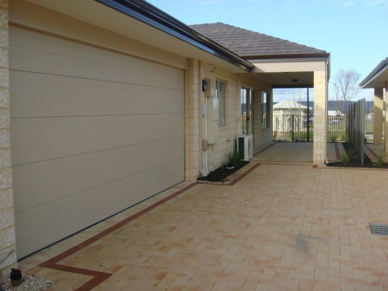 11 Koroit Way, Aveley WA 6069
