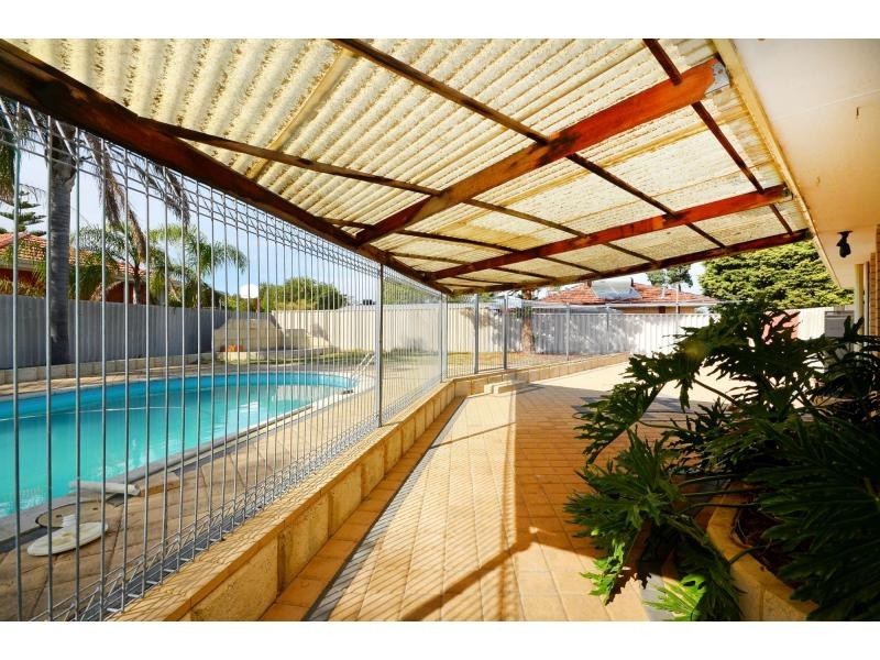 30 Templeton Crescent, Girrawheen WA 6064