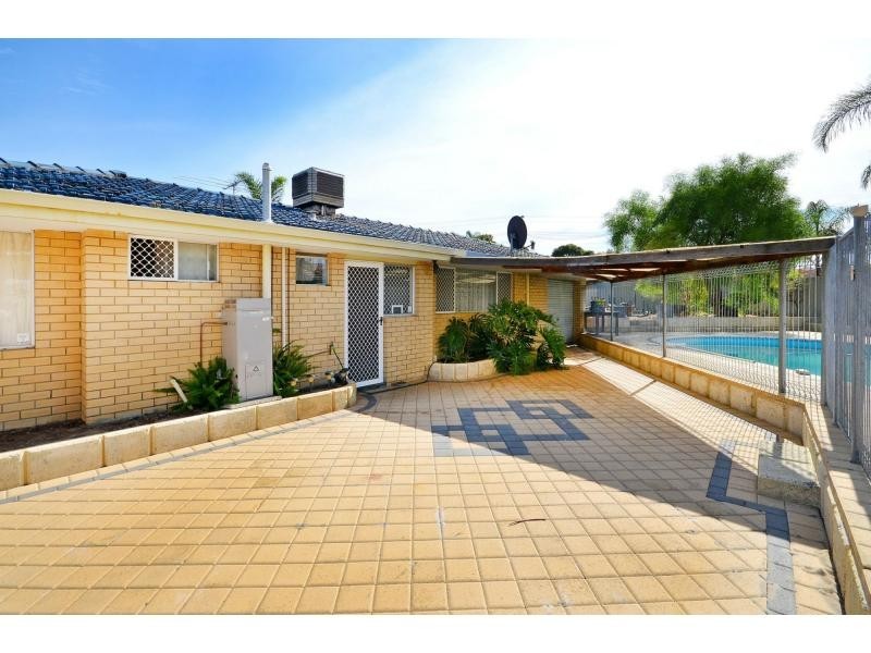 30 Templeton Crescent, Girrawheen WA 6064