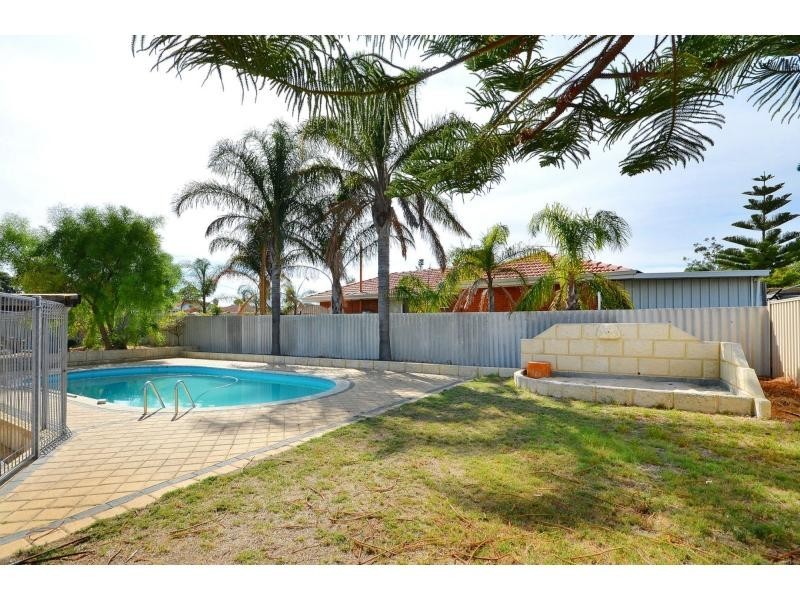 30 Templeton Crescent, Girrawheen WA 6064