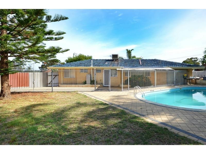 30 Templeton Crescent, Girrawheen WA 6064