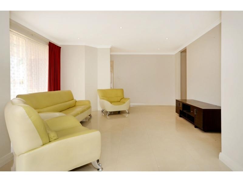 59 Redcliffe Avenue, Marangaroo WA 6064