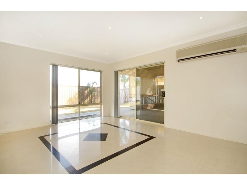 59 Redcliffe Avenue, Marangaroo WA 6064