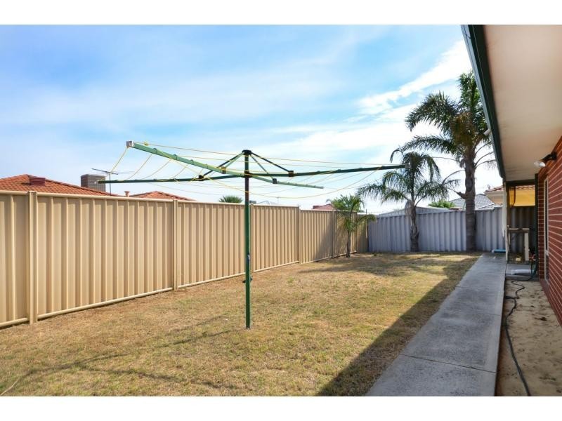 59 Redcliffe Avenue, Marangaroo WA 6064