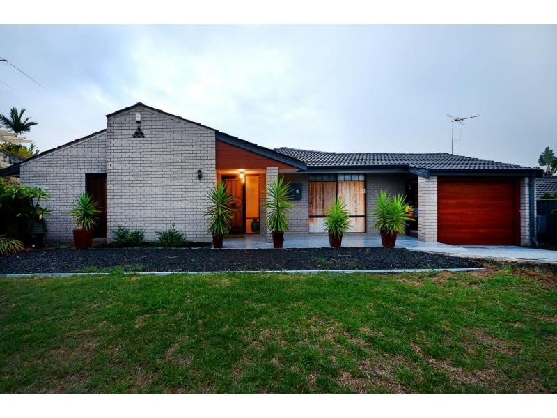 10 Towerhill Road, Alexander Heights WA 6064