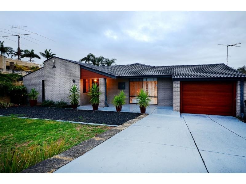 10 Towerhill Road, Alexander Heights WA 6064