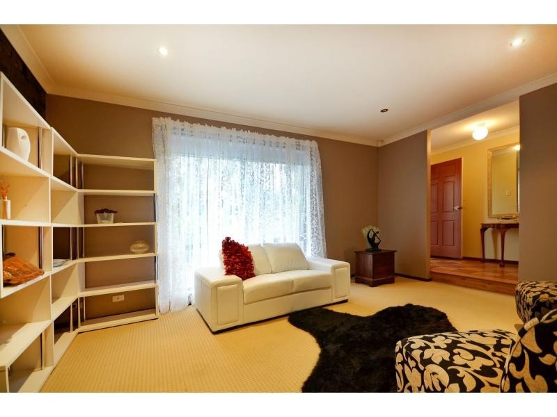 10 Towerhill Road, Alexander Heights WA 6064