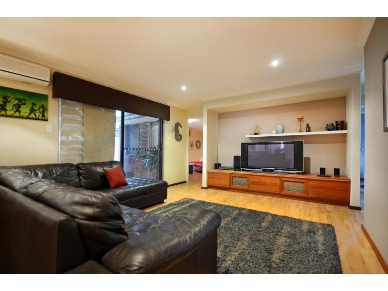 10 Towerhill Road, Alexander Heights WA 6064