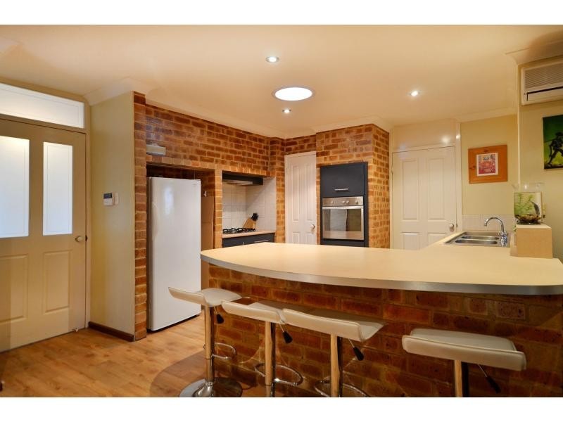 10 Towerhill Road, Alexander Heights WA 6064