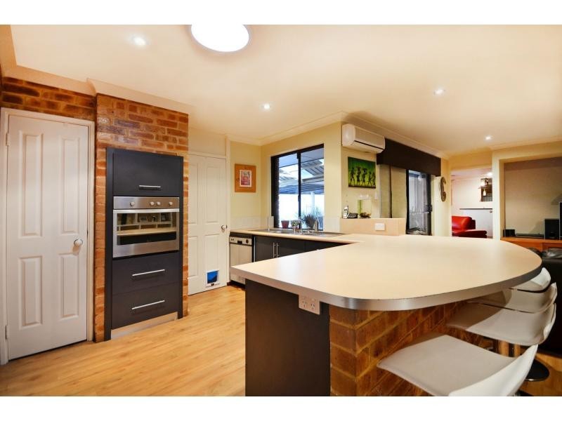 10 Towerhill Road, Alexander Heights WA 6064