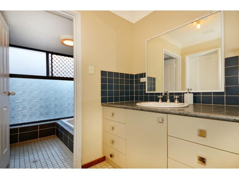 10 Towerhill Road, Alexander Heights WA 6064