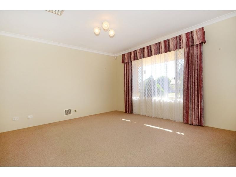 28 Lancer Way, Alexander Heights WA 6064