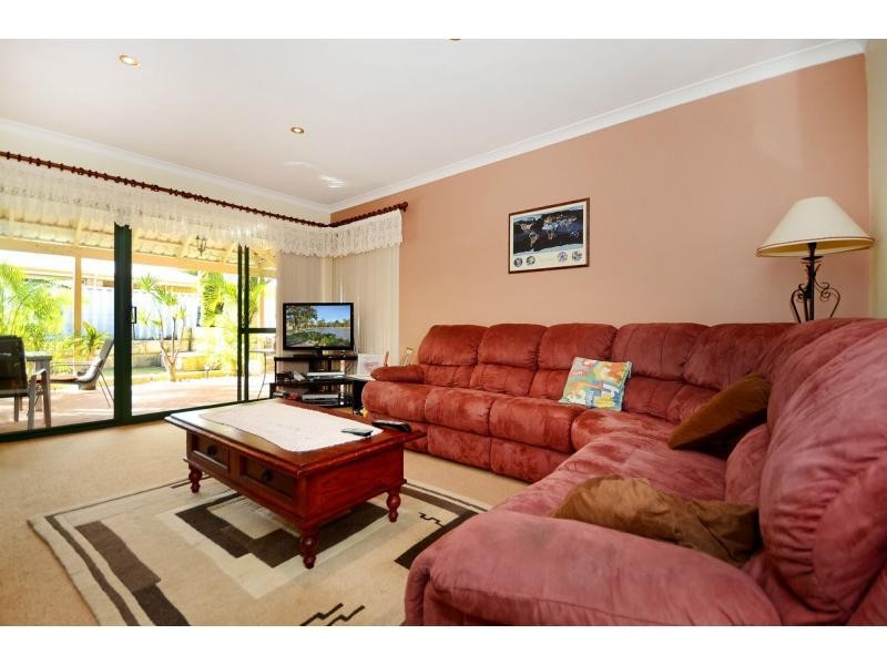 5 Lancer Way, Alexander Heights WA 6064