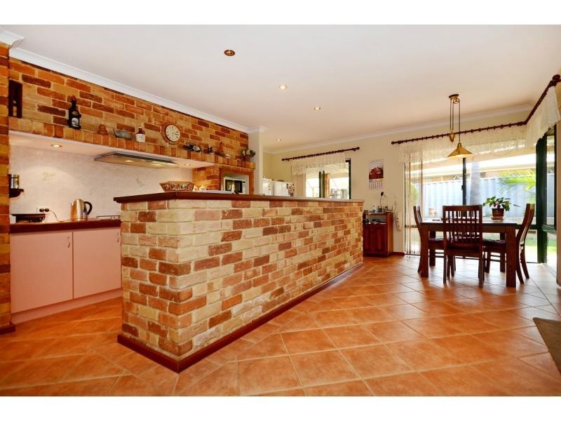 5 Lancer Way, Alexander Heights WA 6064