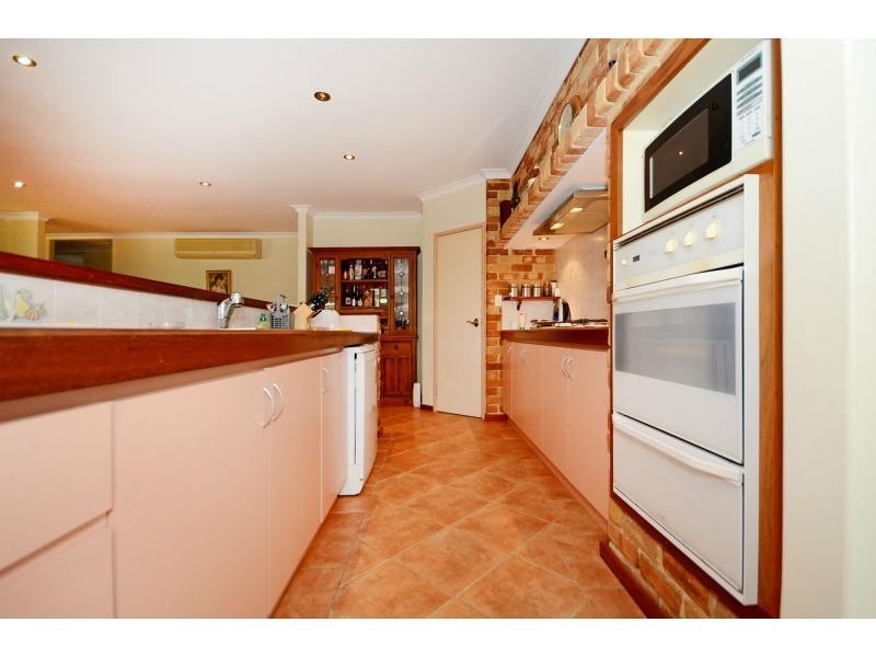 5 Lancer Way, Alexander Heights WA 6064