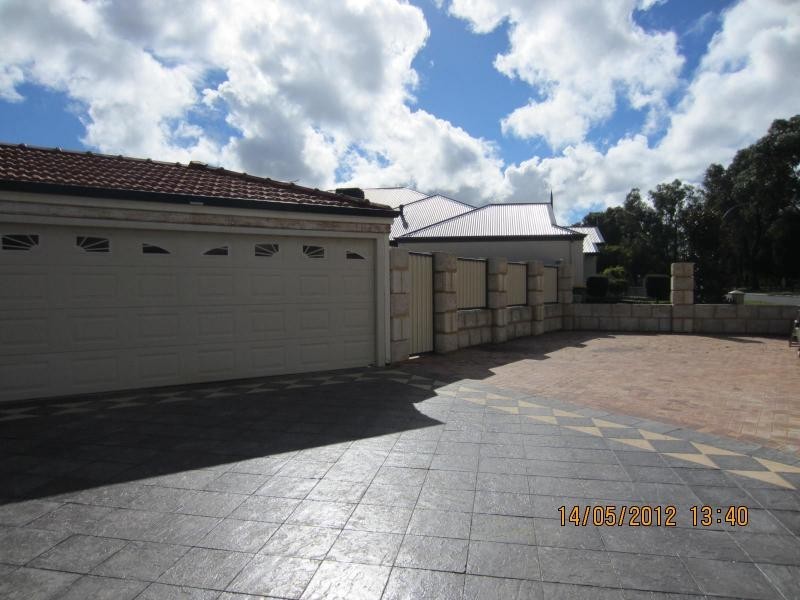 28 Paloma Loop, Marangaroo WA 6064